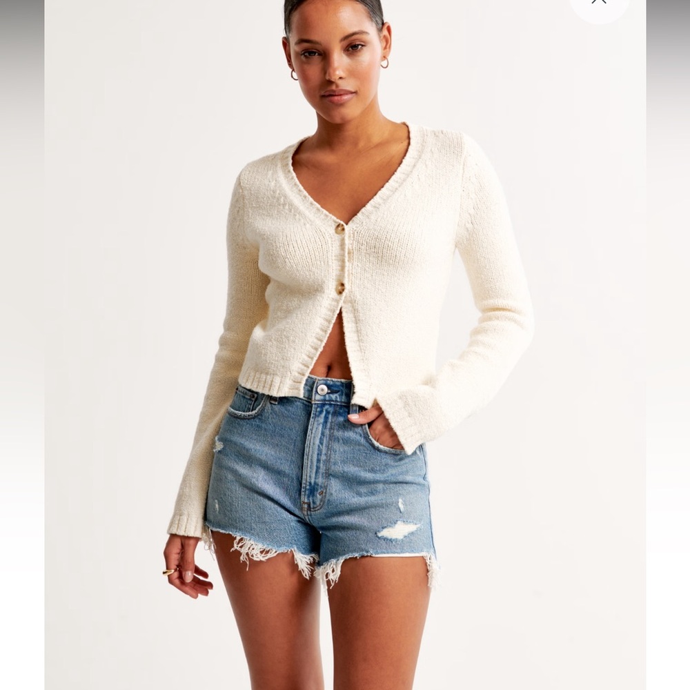 NWT Abercrombie High Rise Mom Short - 32